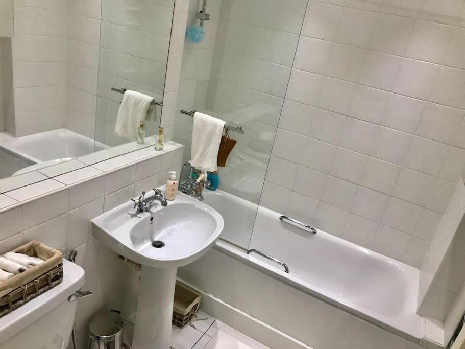 Ferienwohnung Stunning 2 Bed/2Bath Flat In Heart Of Kensington London Exterior foto