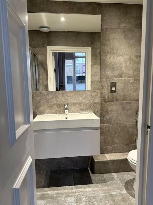 Ferienwohnung Stunning 2 Bed/2Bath Flat In Heart Of Kensington London Exterior foto
