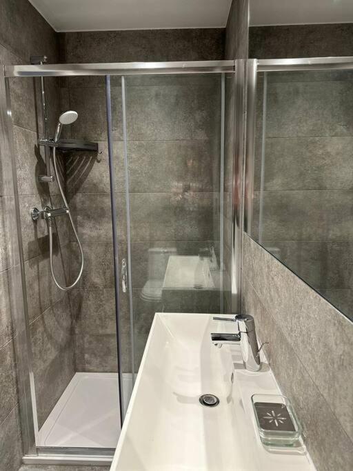 Ferienwohnung Stunning 2 Bed/2Bath Flat In Heart Of Kensington London Exterior foto